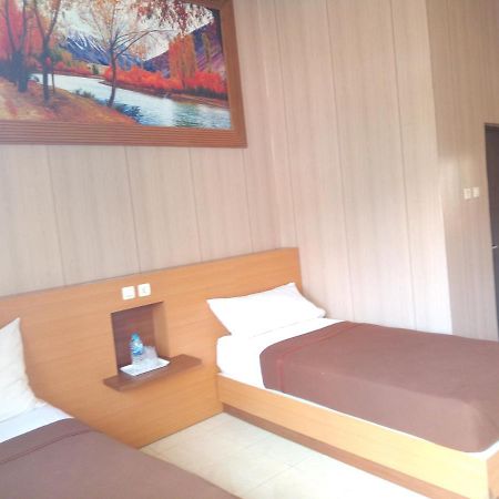 Hotel Kencana Rembang 客房 照片