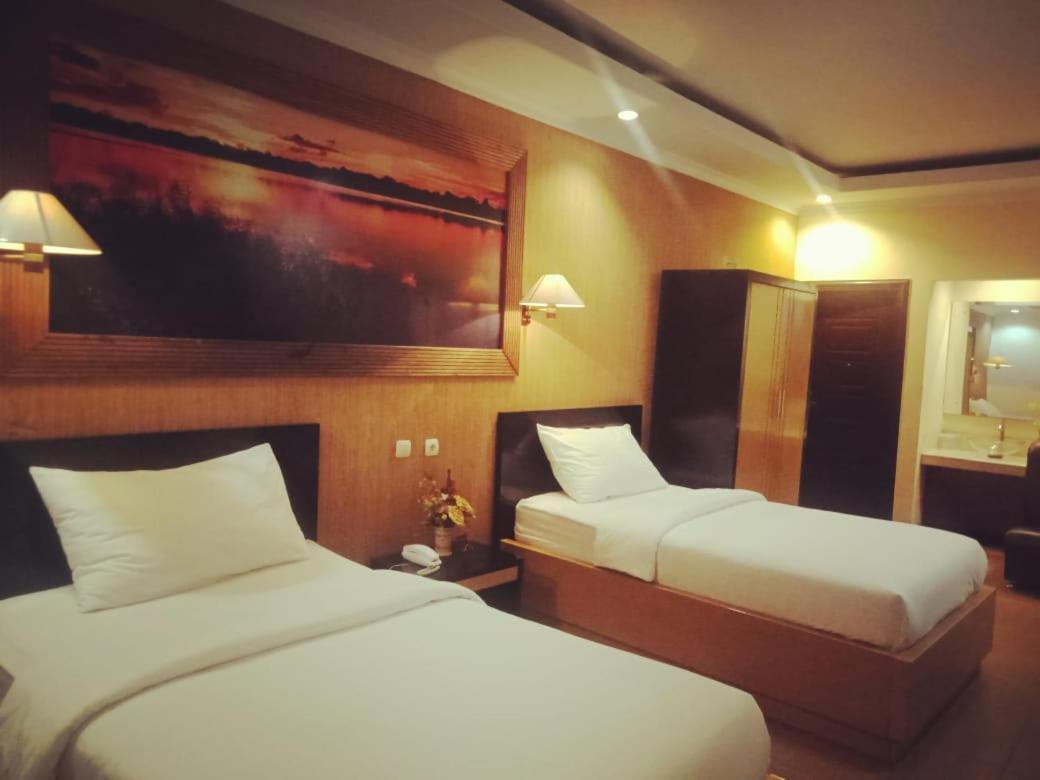 Hotel Kencana Rembang 外观 照片